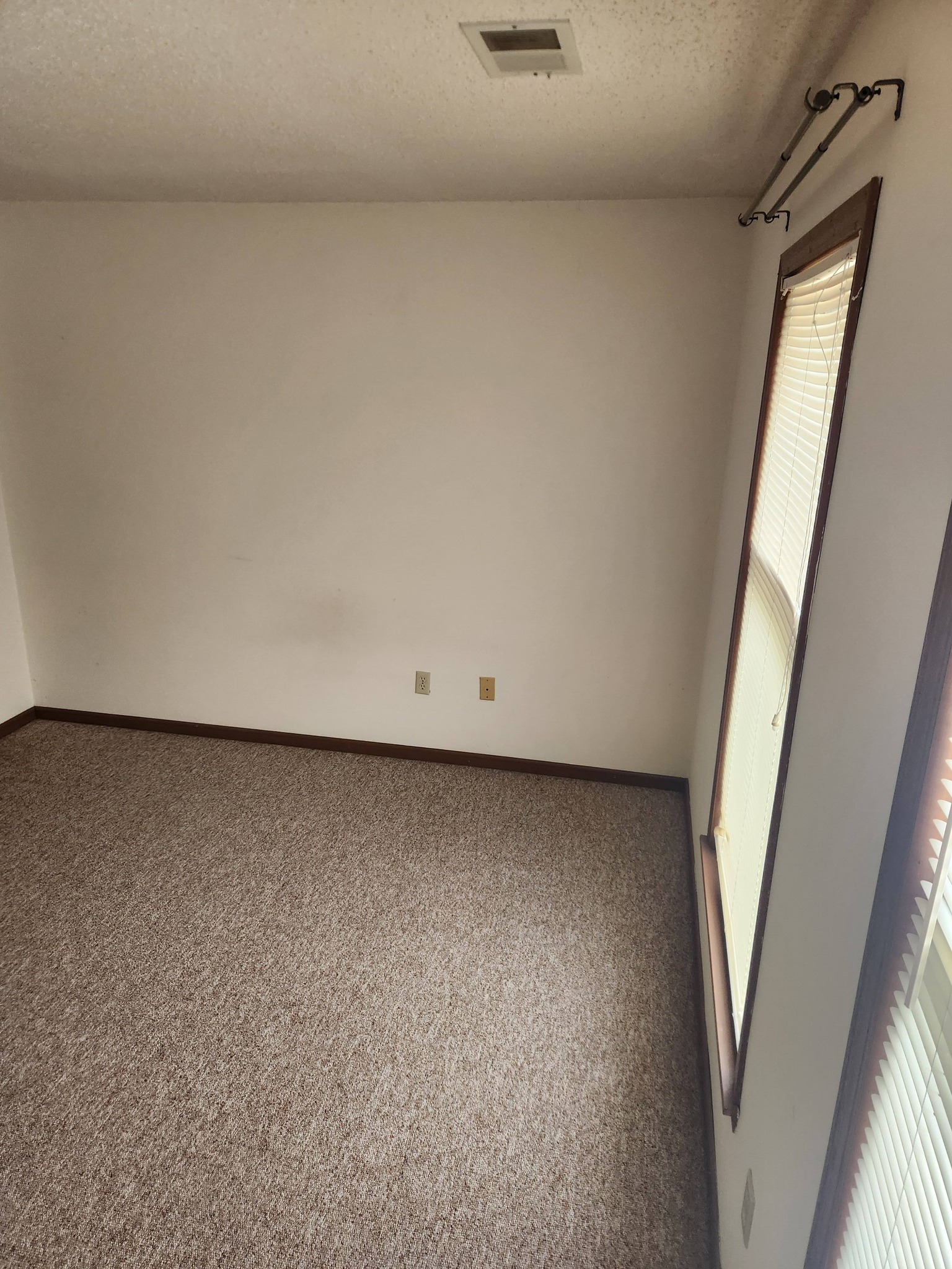 827 Foxrun Clinton Mo 7.jpg
